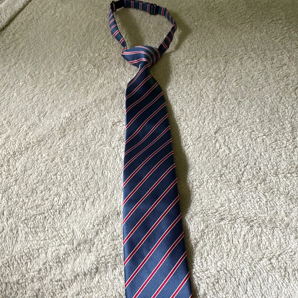 Kids adjustable neck tie. Blue and red striped.